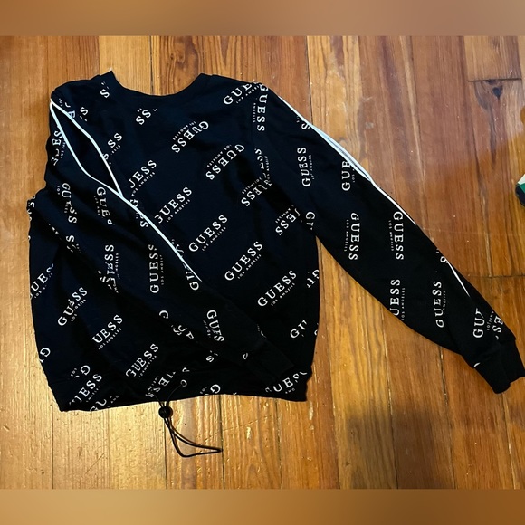 small guess crewneck - Picture 8 of 8